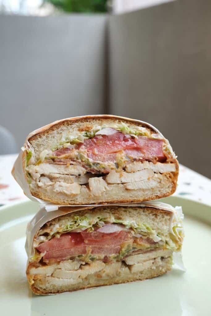 Bánh Mì Gà Chipotle Cay Dulce de Saigon