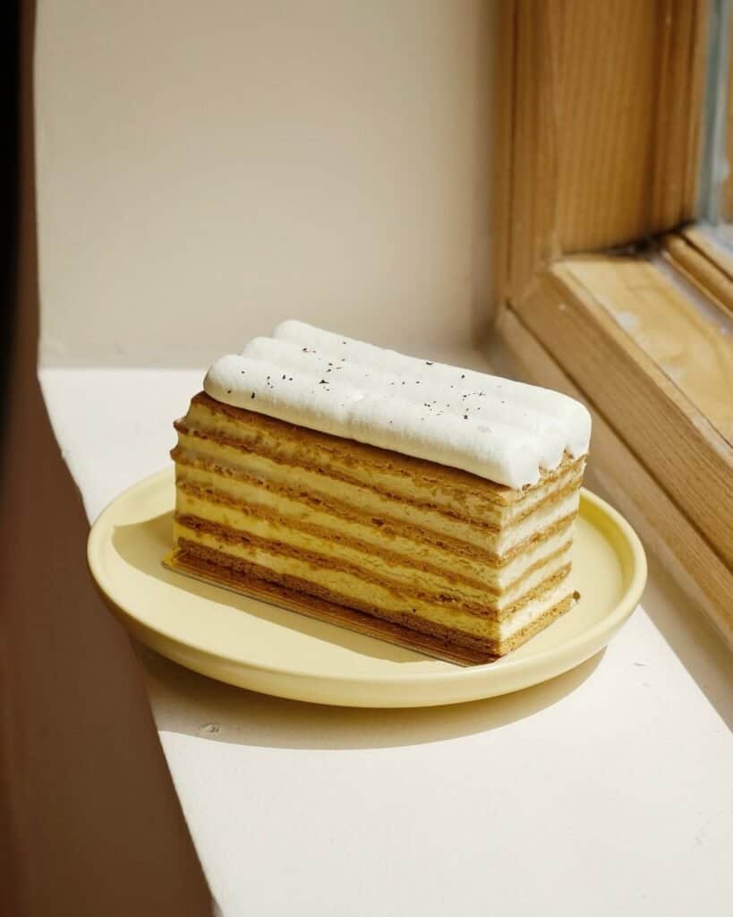 Bánh Lamington và các loại bánh bông lan mật ong đặc biệt ở Sài Gòn