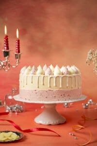 Bánh bông lan Tres Leches ngâm trong ba loại sữa ở Thành phố Hồ Chí Minh