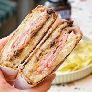 Bánh Mì Giăm Bông Đặc Biệt